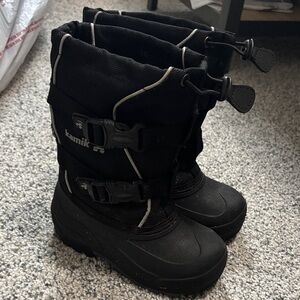 Kamik Black Snow Boots with Buckle Straps